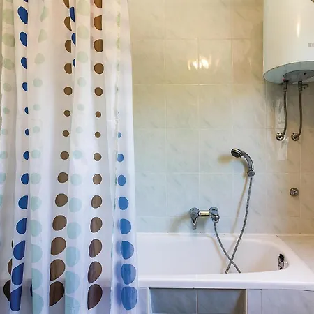 Four-bedroom In Pula Vikendica