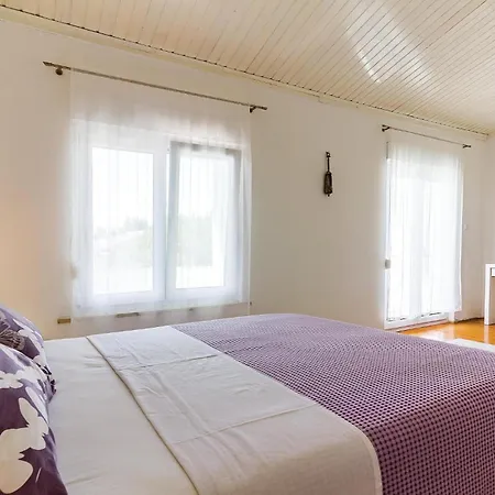 Vikendica Four-bedroom In Pula